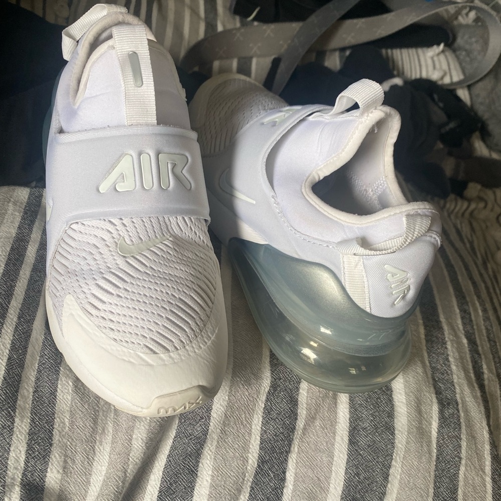 Air Max Pro 270 youth Nike shoes size 5 ONLY BEEN WORN A FEW TIMES!! Very Clean!